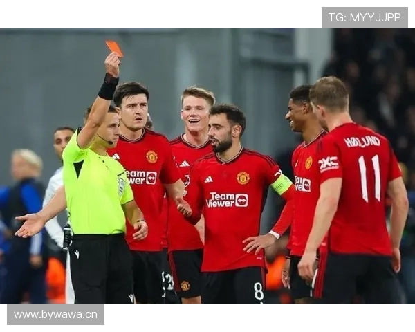 曼联防守漏洞频出制约争冠形势,新赛季开局阶段稳定性面临考验 曼联防守漏洞频出制约争冠形势,新赛季开局阶段稳定性面临考验