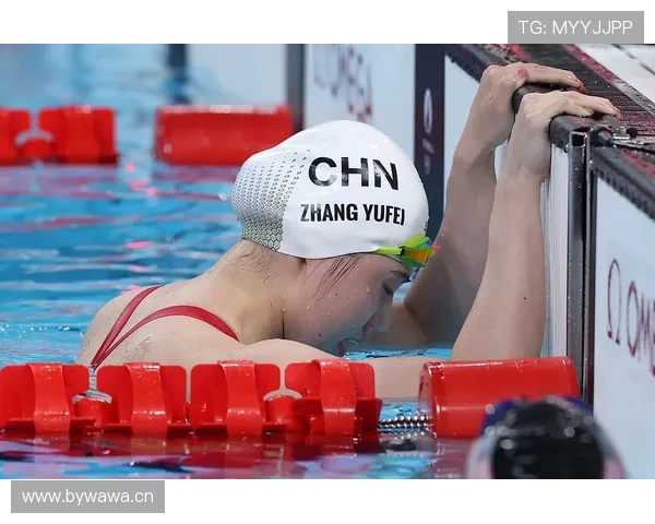 肖若腾赛前啃鸡腿的样子被拍到了，这反差谁懂啊